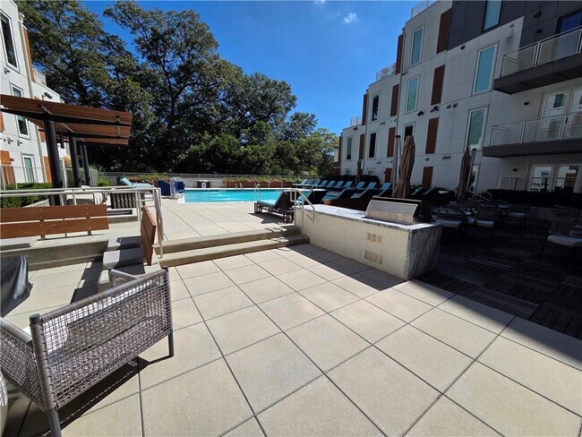 Building Photo - 775 Juniper St NE