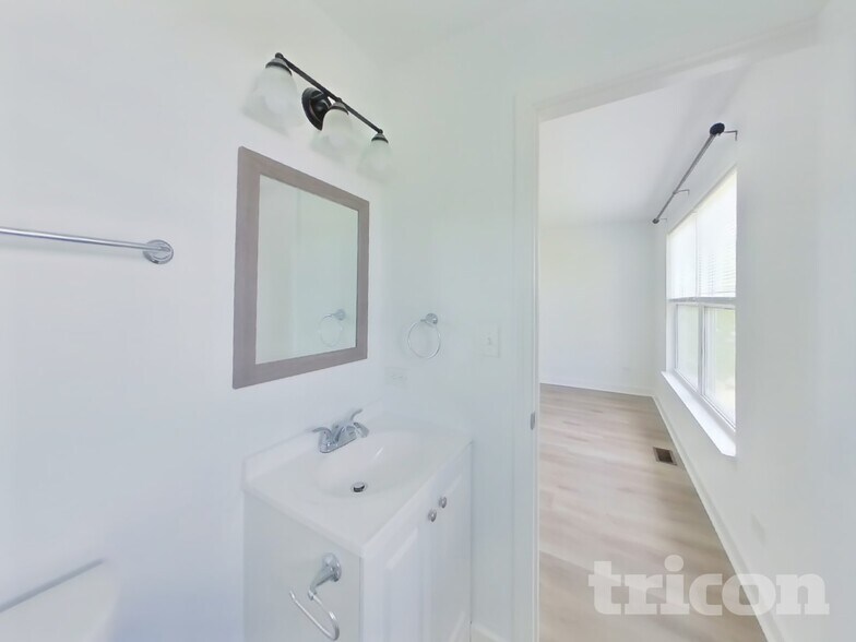 Building Photo - 7217 Sutherland Ct