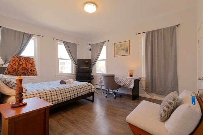 Building Photo - 157 Perkins St