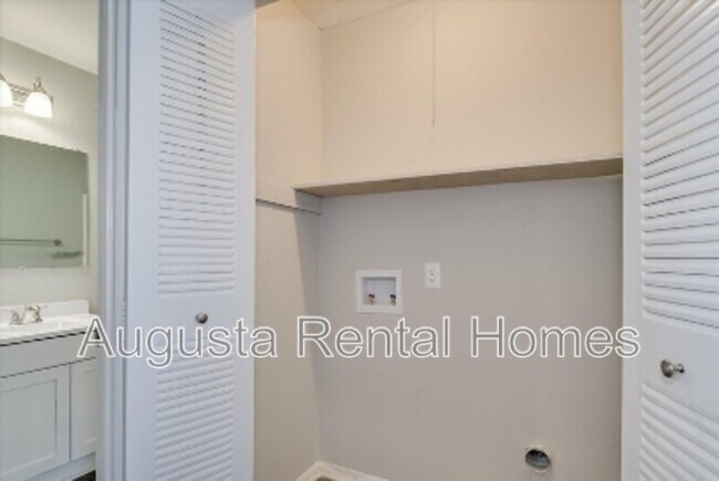 Building Photo - 2515 Ctr W Pkwy