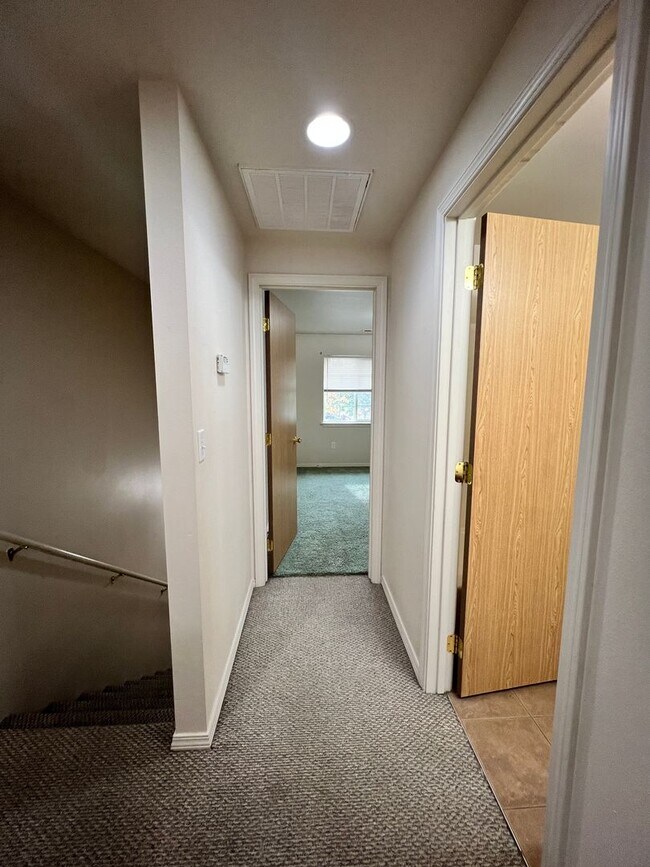 Building Photo - 1713 W Fern Dr