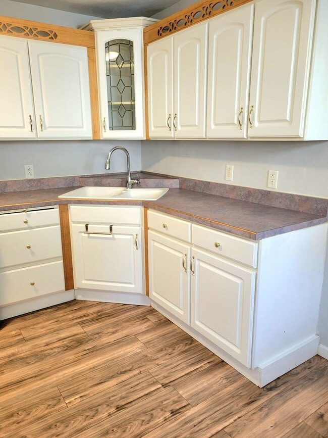 Building Photo - Updated and rent ready...450 Hamilton, Wood River