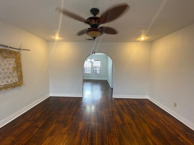 Building Photo - 2718 Cleburne St