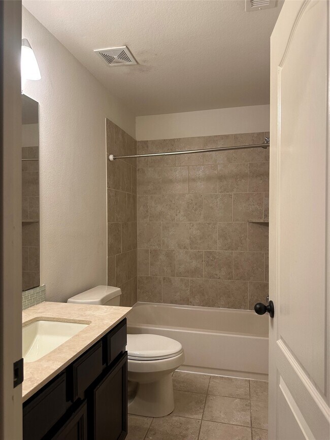 Building Photo - 13915 Sawmill Run Ln
