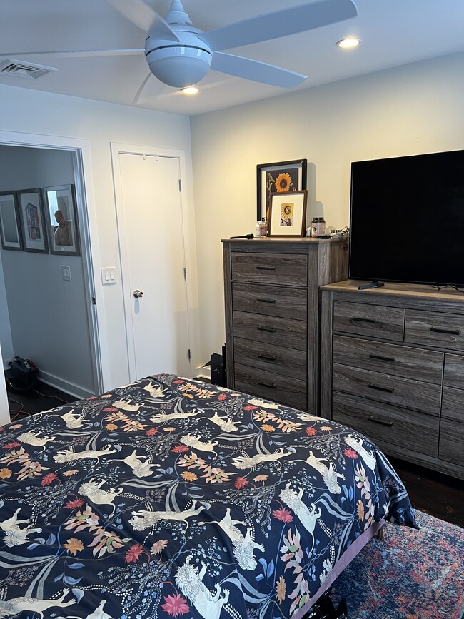 Building Photo - 2340 E Boston St