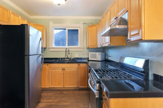 Building Photo - Charming 1924 Bungalow! 3 bedrooms and 1 b...