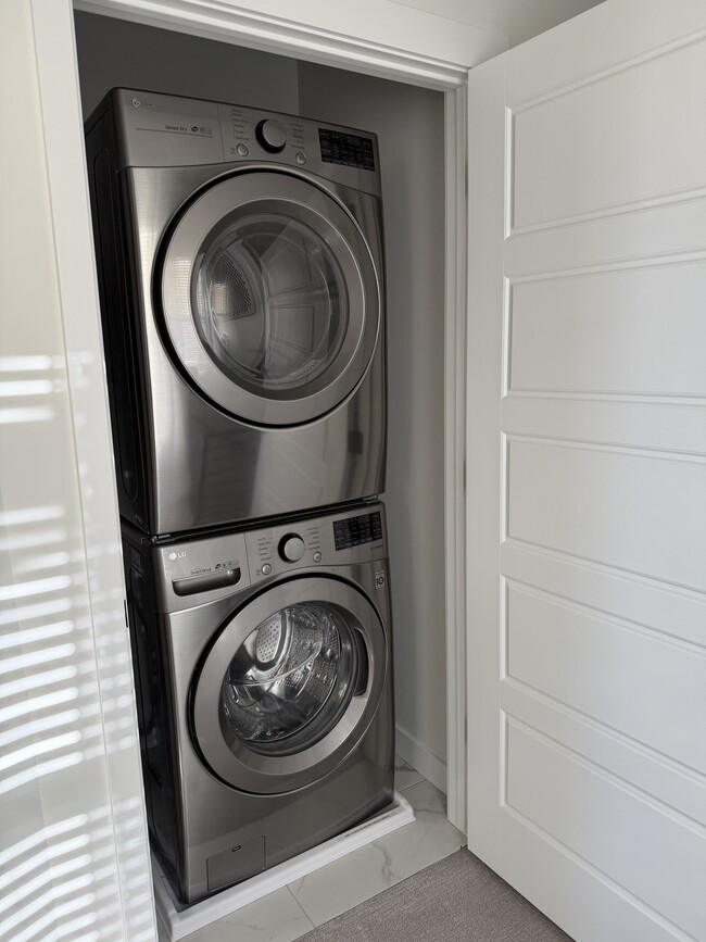 Building Photo - 11422 S Lake Run Rd