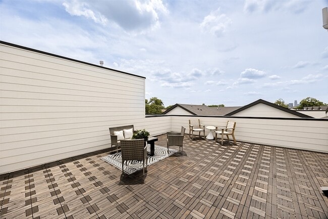 Building Photo - 5637 Live Oak St