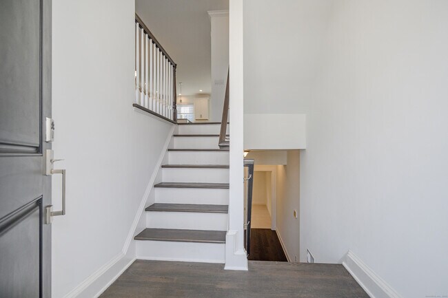 Building Photo - 8 Brentwood Cir