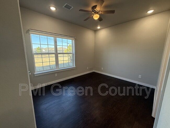 Building Photo - 13513 S Mingo Rd