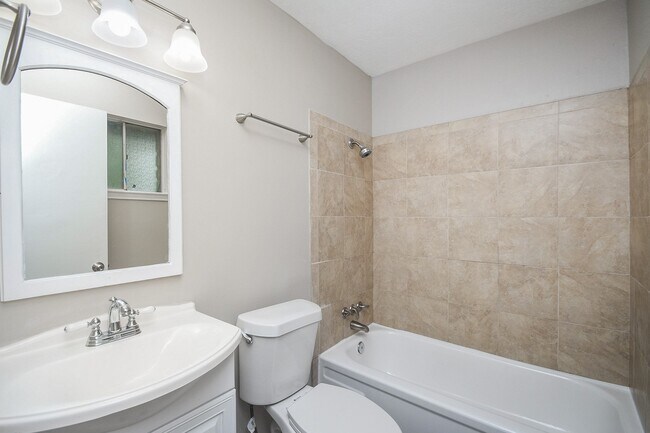 Building Photo - 710 Barnesville St