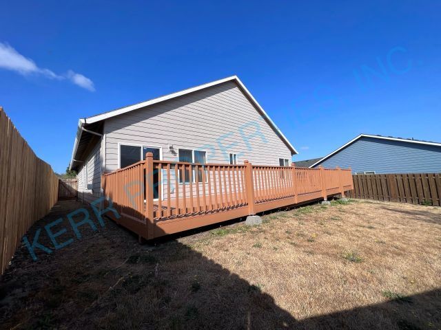 Building Photo - Charming 3-Bedroom Fairview Retreat with Spacious 1611 Sq Ft Living Space & 2 Full Baths!