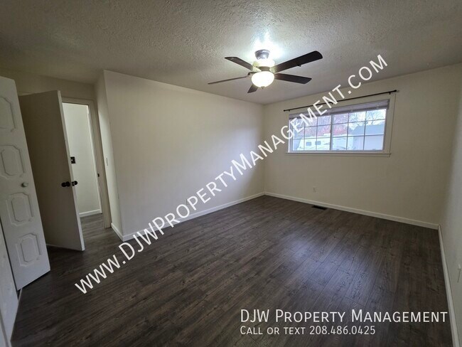 Building Photo - 9144 W Dalton Pl