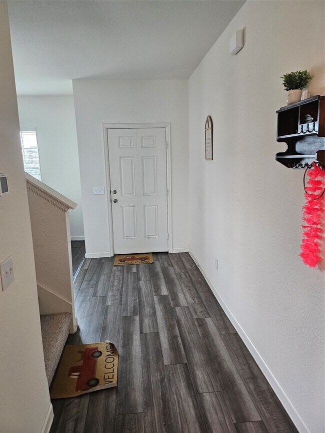 Building Photo - 5923 Grantgrala Dr