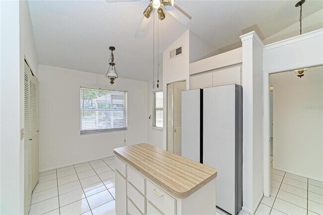 Building Photo - 4863 Village Garden Dr
