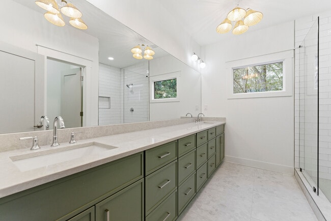 Building Photo - 205 Whitefoord Ave NE