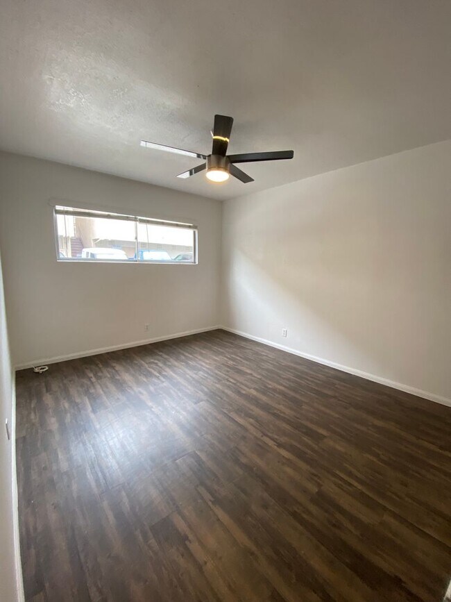 Building Photo - Cozy 2-Bedroom Apartment Just Steps from the Ocean Bluffs!