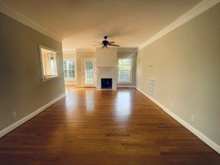 Building Photo - 3023 Pointe Dr