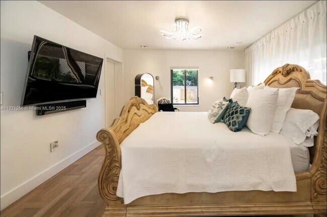 Building Photo - 45 SW 28th Rd