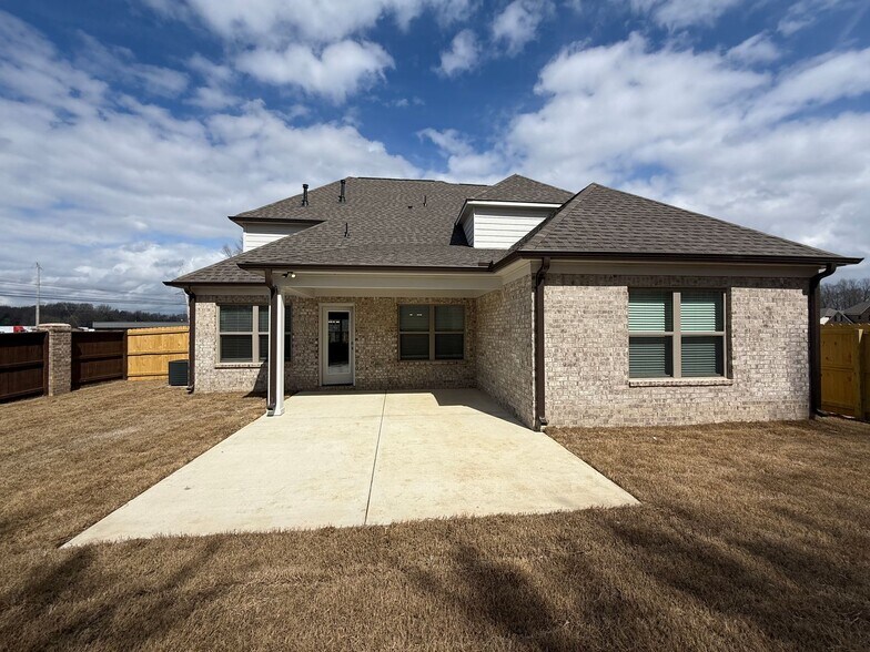 Building Photo - 9679 Bloomington Circle S