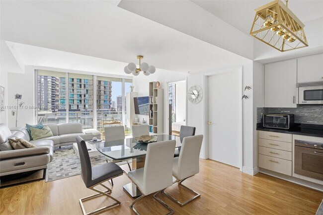 Building Photo - 92 SW 3rd St