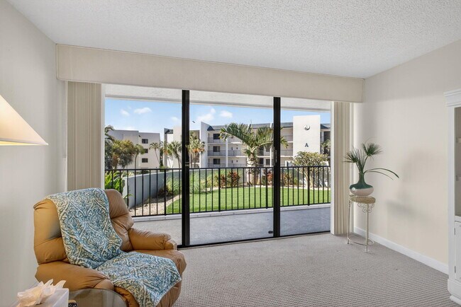 Building Photo - 1300 Jimmy Buffett Mem Hwy