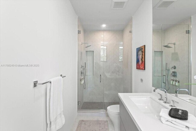 Building Photo - 922 NE 78th St