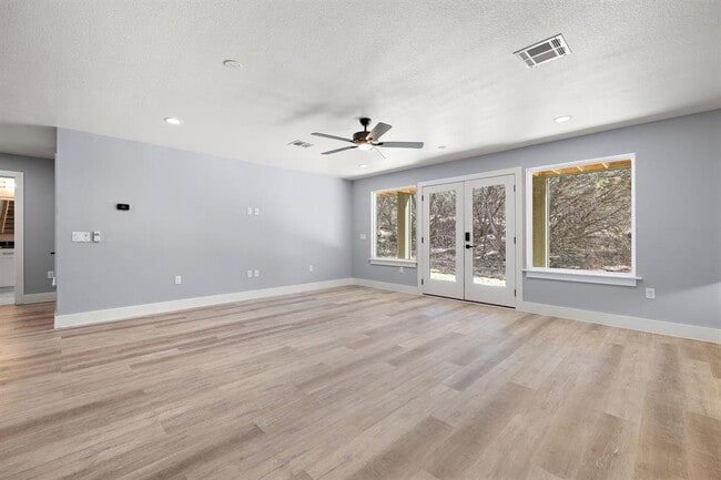 Building Photo - 3013 Clark Ave