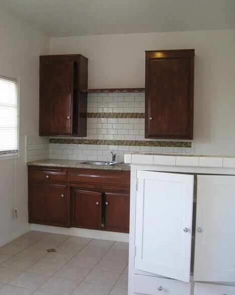 Building Photo - 4262 W 1st St, Los Angeles, CA, 90004