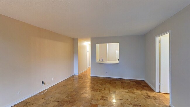 Building Photo - 77 Pond Ave