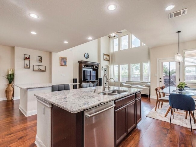 Building Photo - 5720 Viejo Dr