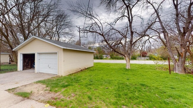 Building Photo - Duplex in North Ames - Close to Mall