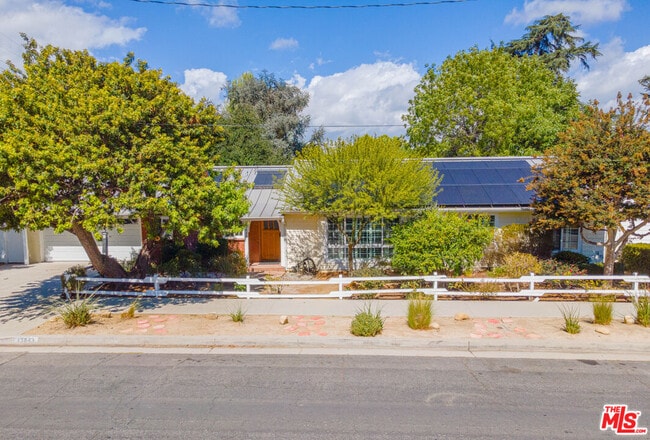 Building Photo - 13843 Milbank St