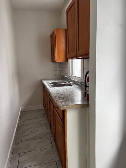 Building Photo - 879 Elm St