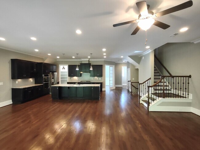 Building Photo - 6432 Fairway Row Ln