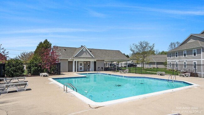 Building Photo - 1328 Heatherwood Ln