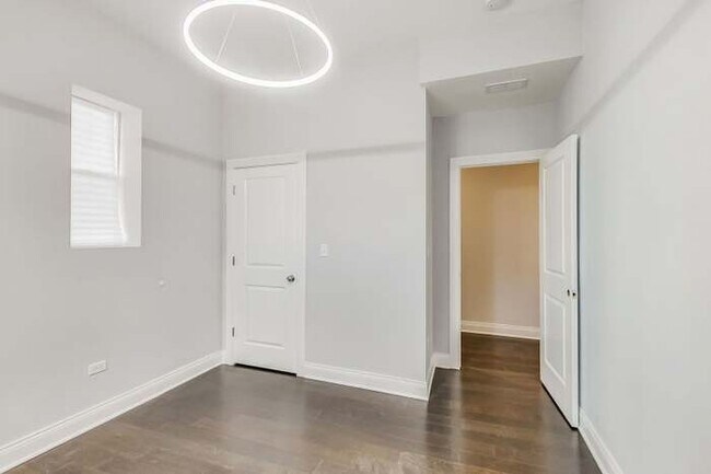 Building Photo - 4516 S King Dr