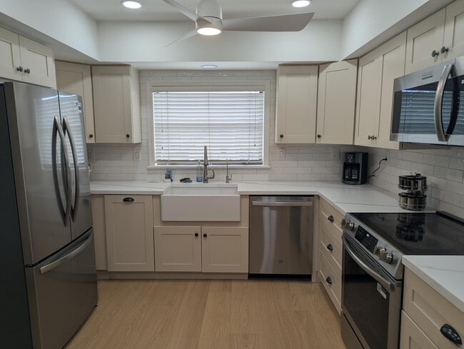 Building Photo - 404 Clubhouse Cir