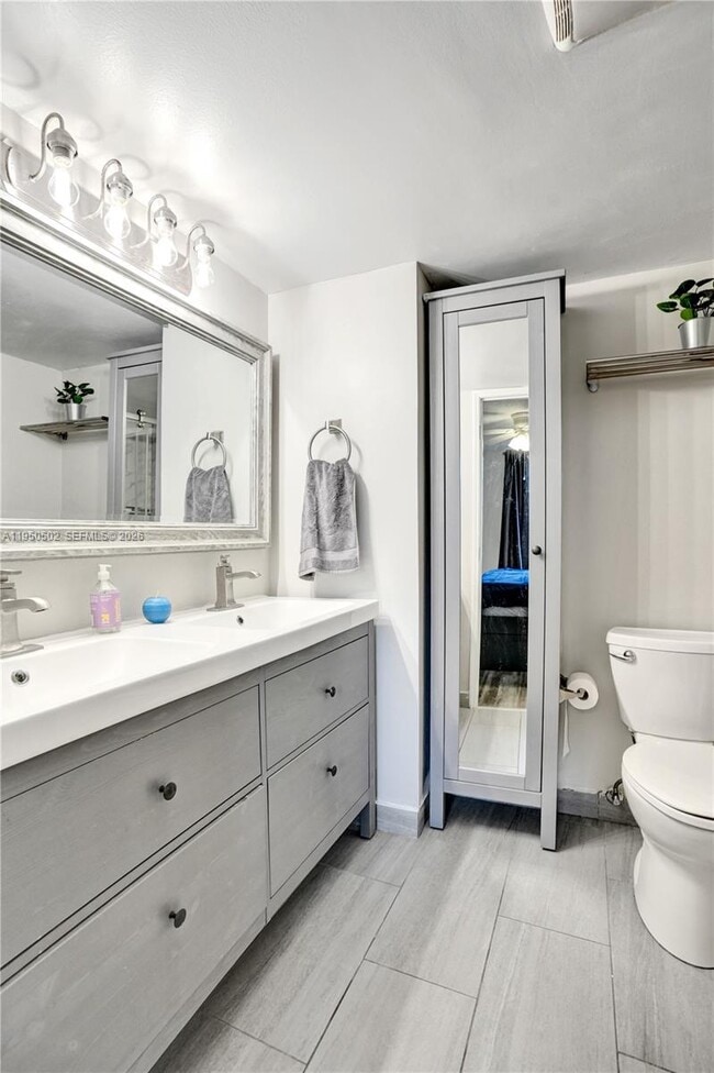 Building Photo - 9451 Live Oak Pl