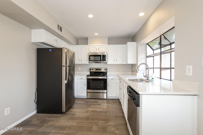 Building Photo - 5322 W Riviera Dr