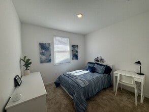 Building Photo - 2445 Town Cir