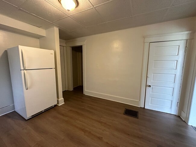 Building Photo - 937 S Jackson St