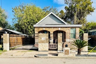Building Photo - 1714 Mary St