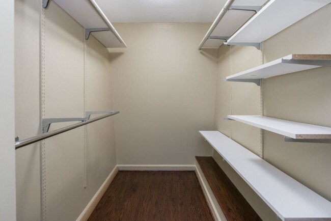 Building Photo - 818 8th Ct