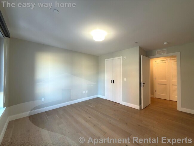 Building Photo - 9 Central St