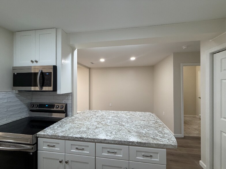 Building Photo - 7914 Gleason Dr NW