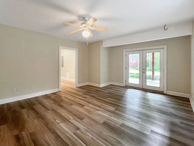 Building Photo - Secluded Near West End 5 bedroom