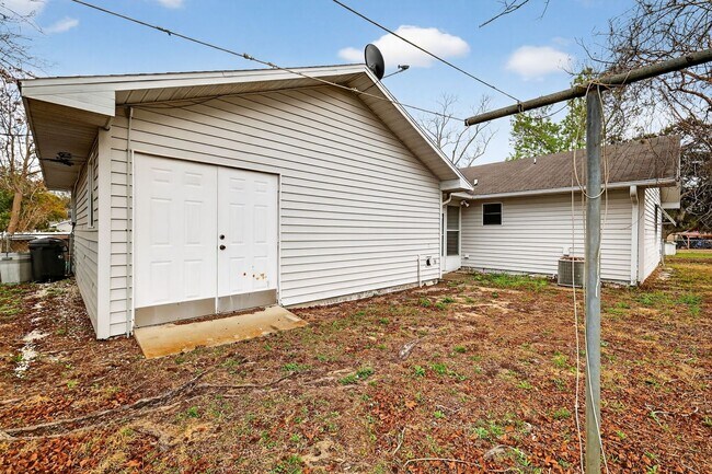 Building Photo - Spacious 2/2 in Leesburg Near Treadway Elementary – Bonus Room