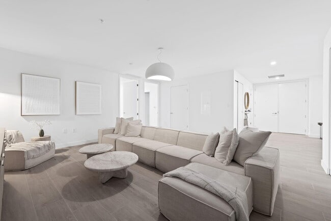 Building Photo - 900 N Ocean Blvd