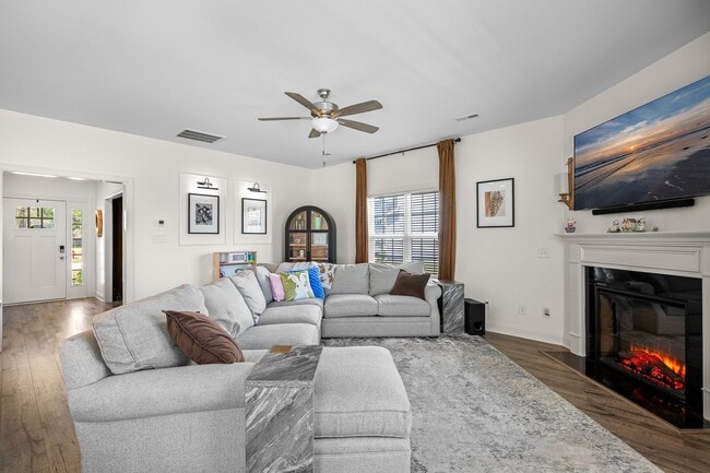 Building Photo - 227 Lookout Ln